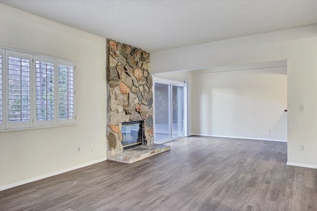 Building Photo - 9767 Rhea Ave