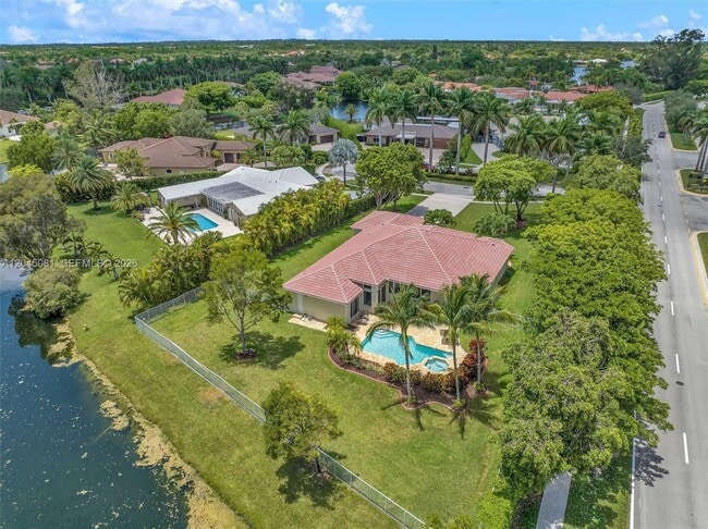Foto del edificio - 16310 Paddock Ln
