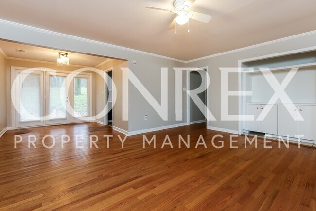 Foto del edificio - Lovely Recently Renovated Three Bedroom