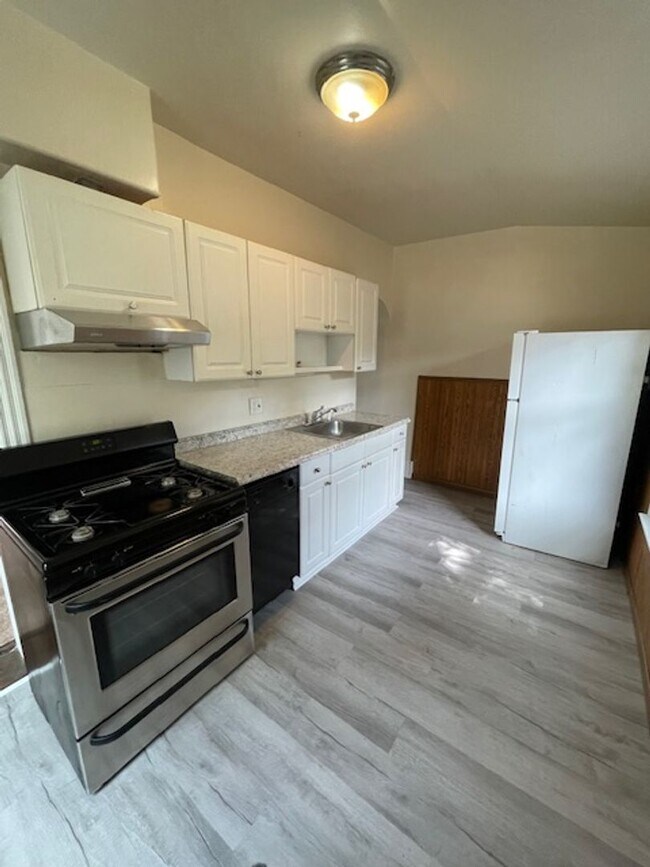 Foto del edificio - 2 bedroom, 1 Bath Plus Office, Frankford, ...