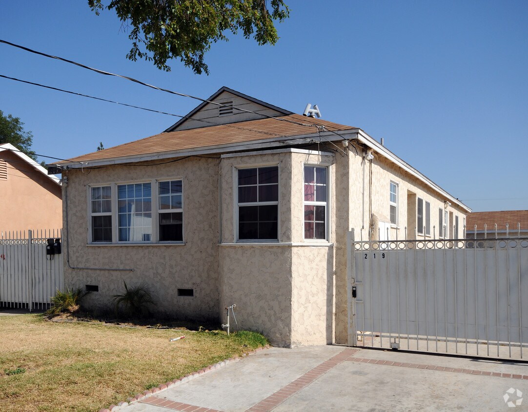 Building Photo - 219 W 103rd St