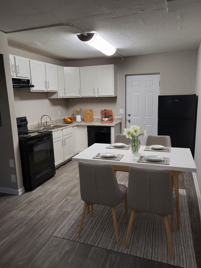 Kitchen/Dining - Retreat At The Park