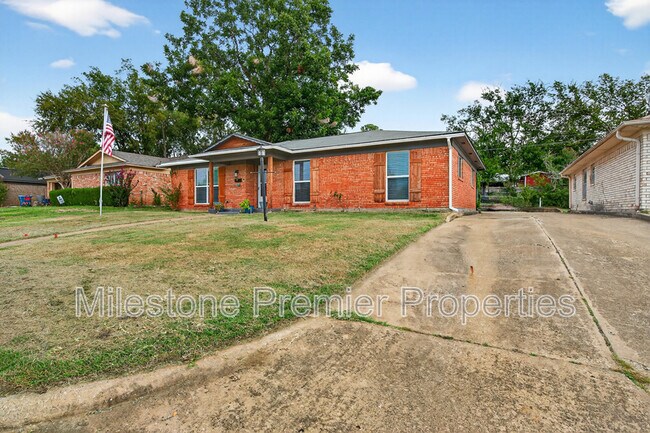 Building Photo - 112 S Wood Ave