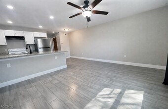 Building Photo - 917 Freemont St