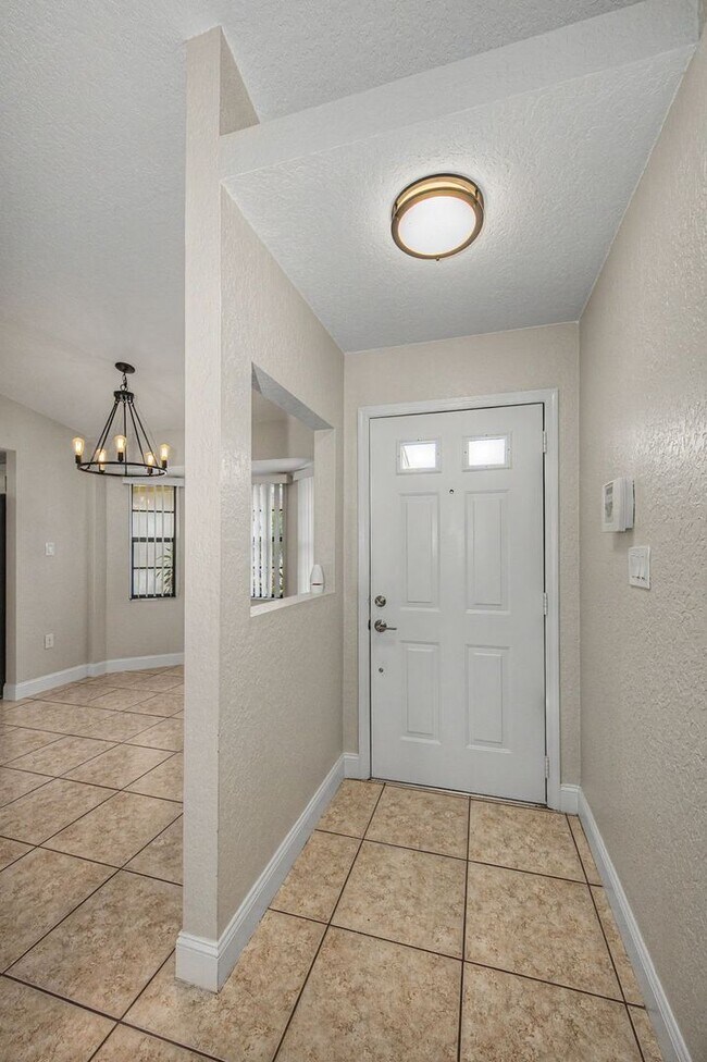 Building Photo - 4449 Foxboro Dr