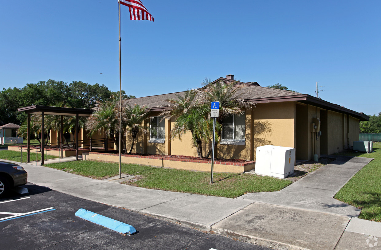 Primary Photo - Meadow Lake Apartments