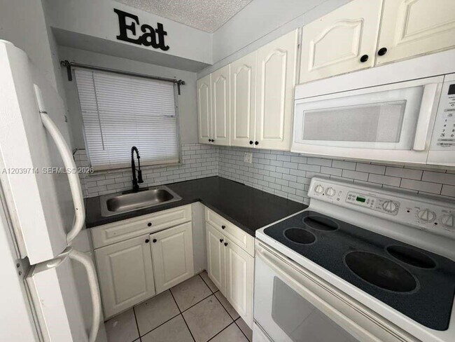 Foto del edificio - 8801 W Flagler St