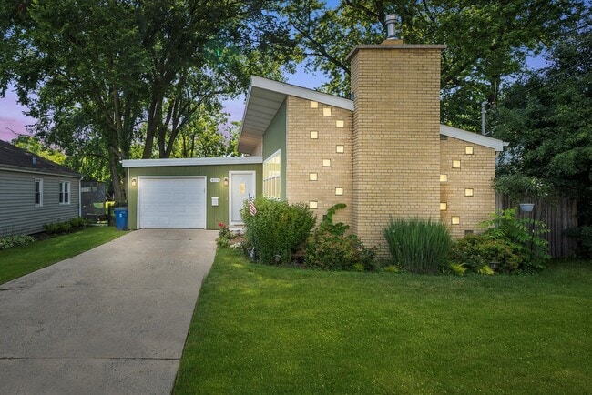 Building Photo - 4108 Fairview Ave