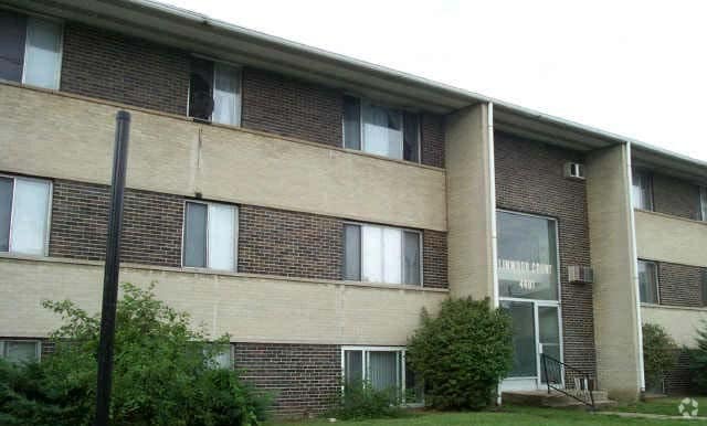 Building Photo - The Courts Apartment Homes