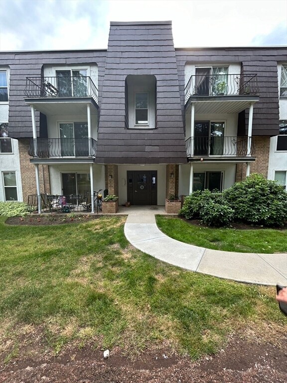 Primary Photo - 16 Shadowbrook Ln