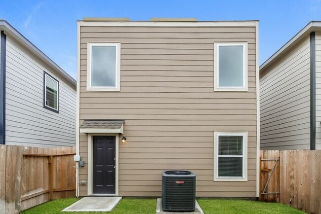 Building Photo - 15257 Estrella Rd E