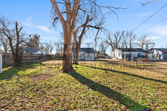 Foto del edificio - 224 Grover Ave