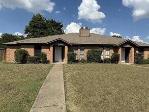 Building Photo - 405 Amber Ln