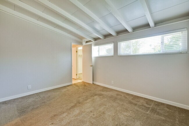 Building Photo - Updated Sunnyvale Home!