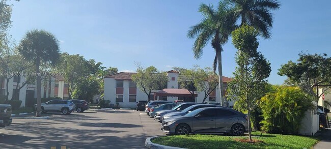 Building Photo - 1124 N Hiatus Rd