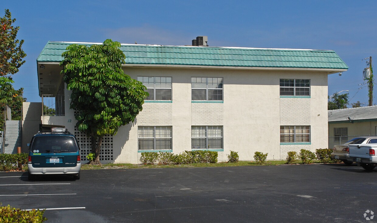 Building Photo - 20 NE 14th Ave