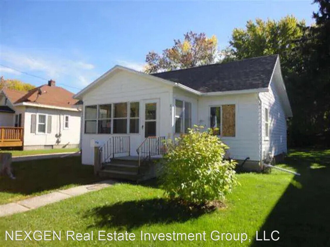 2 br, 1 bath House 811 Nicolet Blvd House for Rent in Neenah, WI