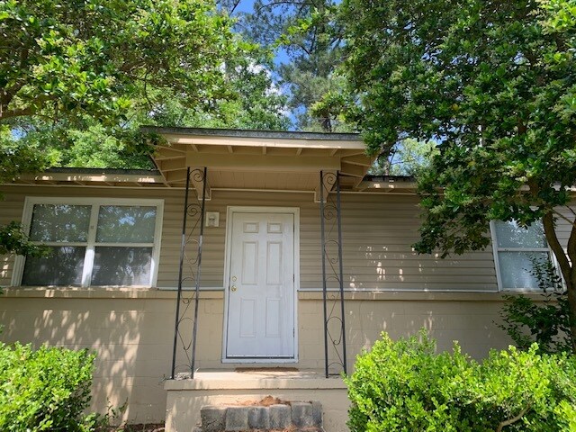 Building Photo - 1826 Pepper Dr