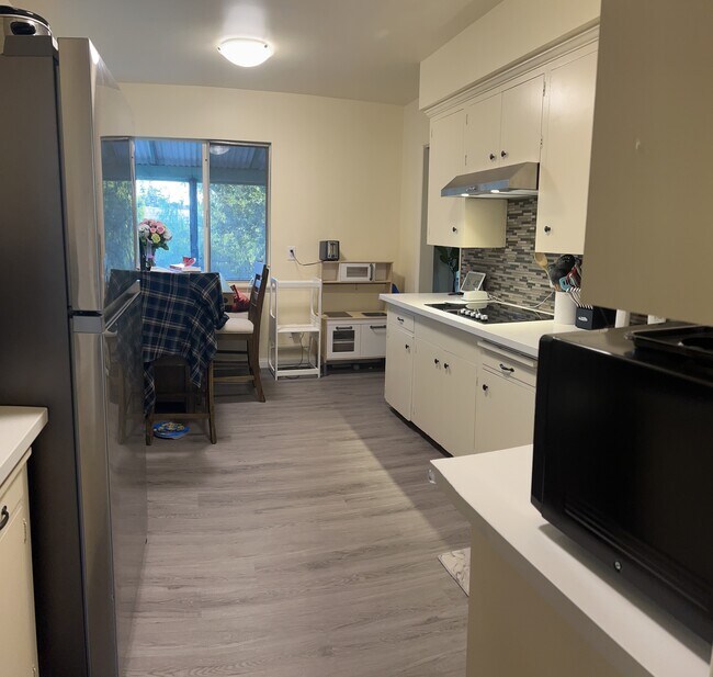 Foto del edificio - 4989 Randlett Dr