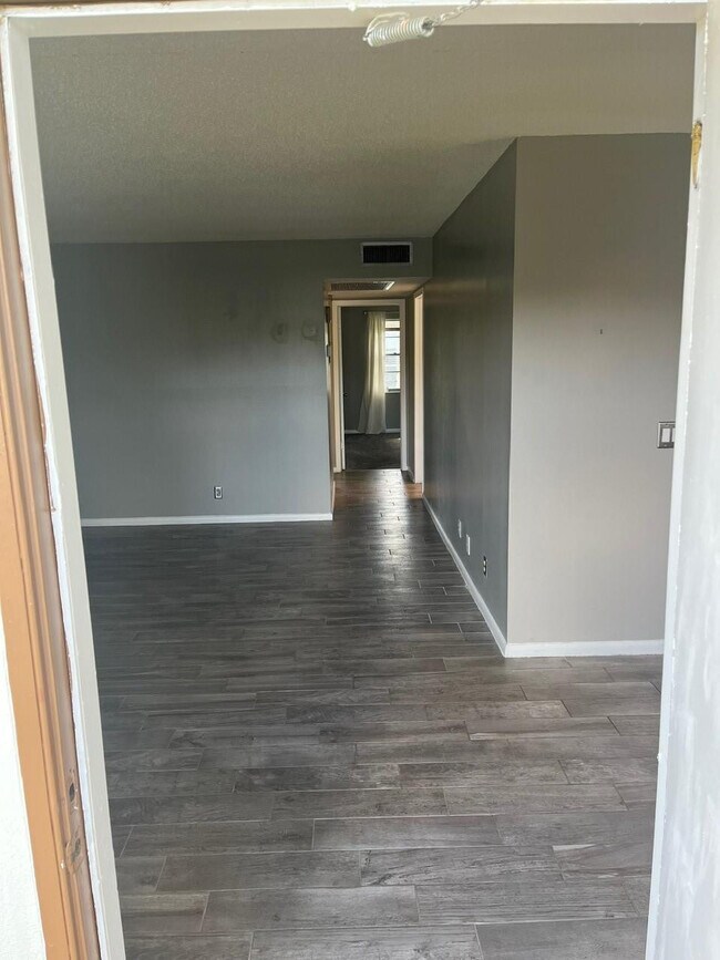 Building Photo - 144 Mansfield D