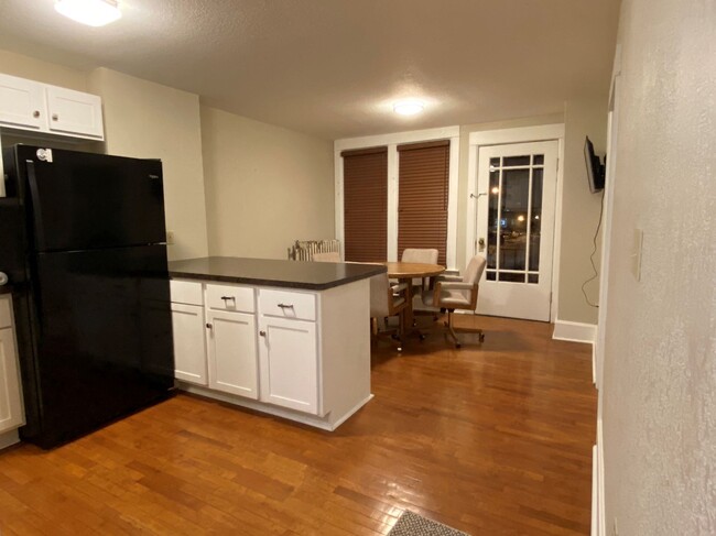 Kitchen Island - 118 Pine St