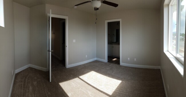 Foto del edificio - 3 bedroom 2.5 bath -Townhome in the heart ...