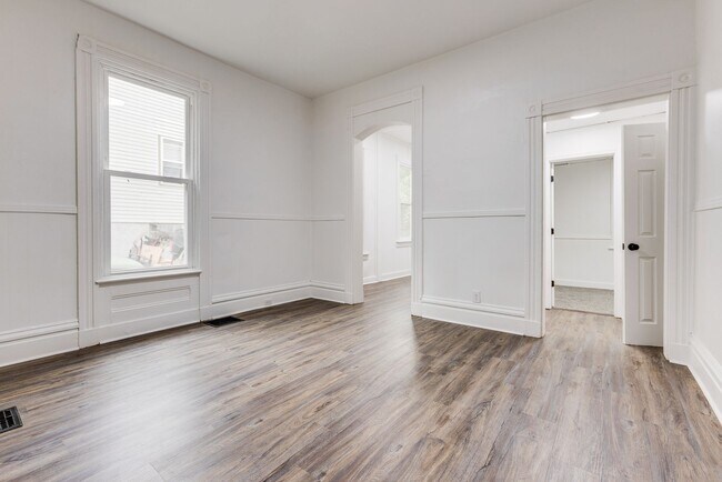 Building Photo - 240 Hazelwood Ave