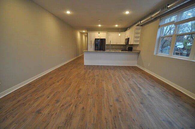 Foto del edificio - Spacious 2 Bedroom 2 Bathroom On the Greenway!