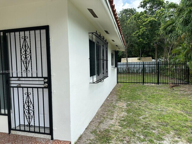 Foto del edificio - 7071 SW 4th St