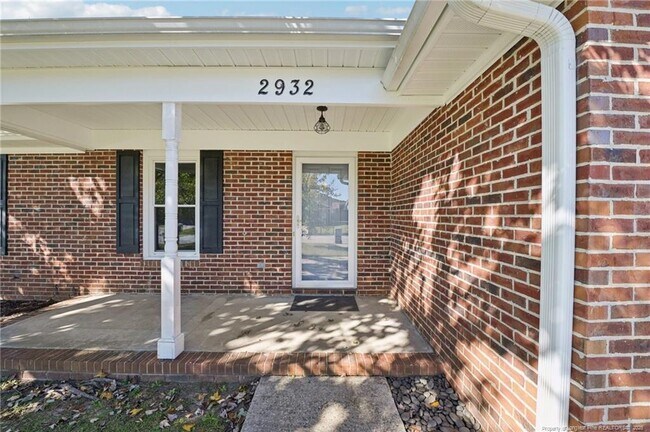 Building Photo - 2932 Chillingworth Dr