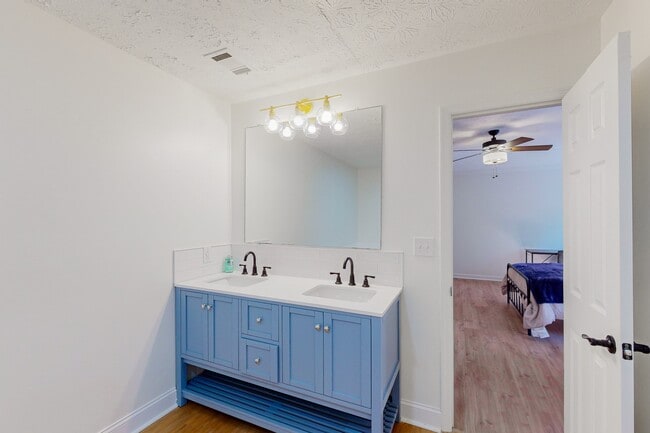 Building Photo - 5629 Southern Pines Ct
