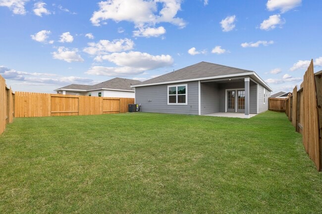 Building Photo - 15875 Berry Hl Dr