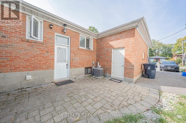 Building Photo - 149 Hendon Ave