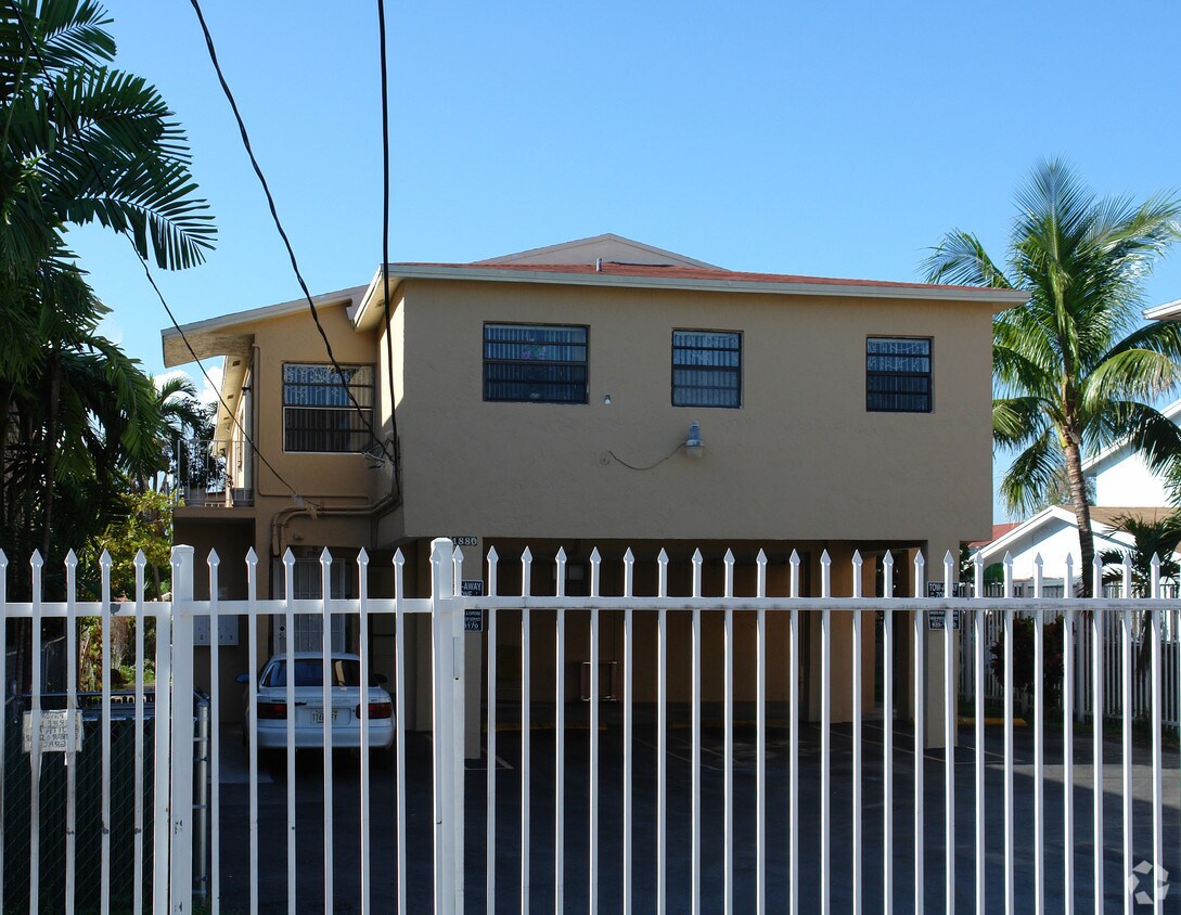 Foto principal - 1880 SW 4th St