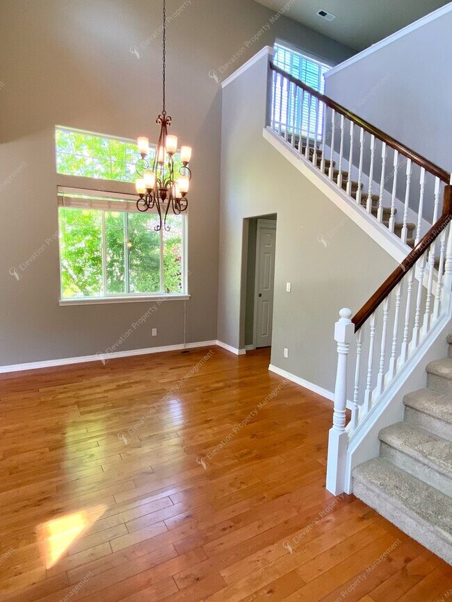 Foto del edificio - Spacious Corner Home in Prime SW Bend Location – Steps from the Deschutes River Trail