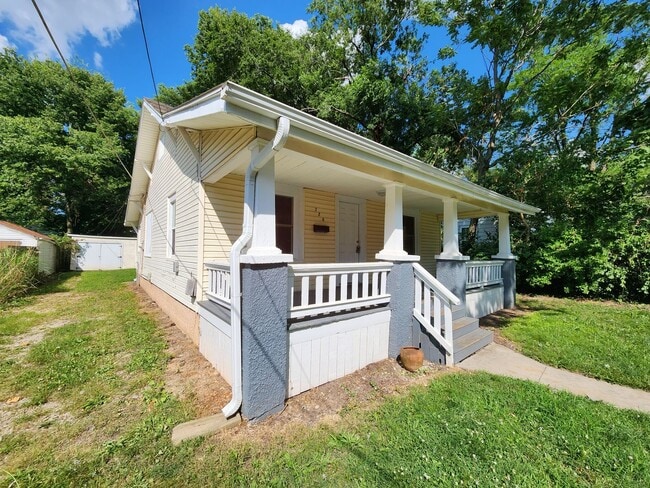 Building Photo - Spacious 3-Bedroom, 1-Bathroom Home AVAILA...