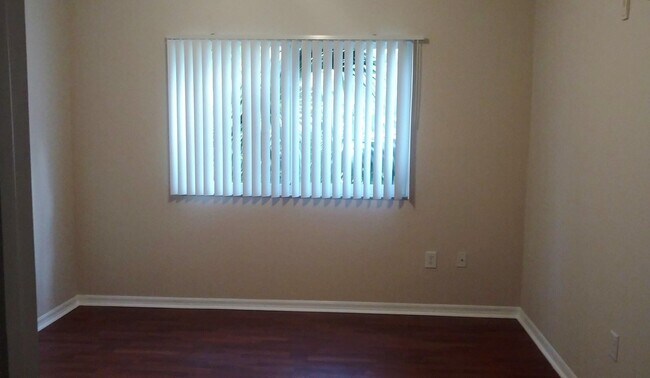 Building Photo - 360 Crestwood Cir