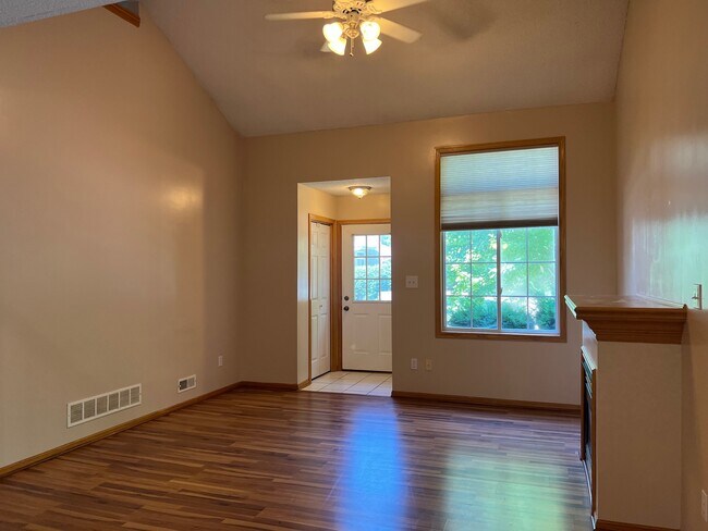 Foto del edificio - 6855 Woodland Ave