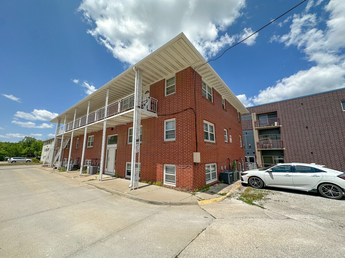 Foto del edificio - 218 N Hyland Ave