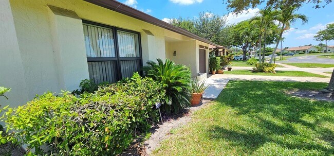 Foto del edificio - 3298 Shadow Wood Dr