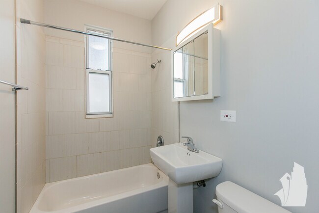 Foto del edificio - 3309 N Southport Ave