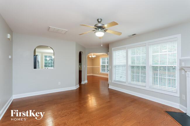 Building Photo - 413 Holly Thorn Trace