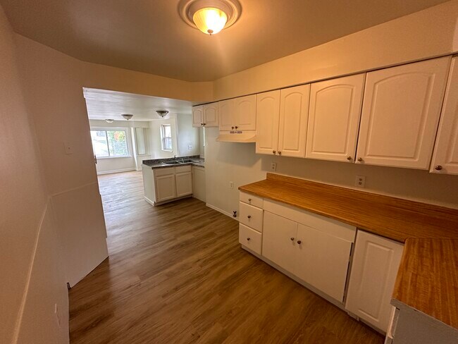 Foto del edificio - 7553 Orchard Ave