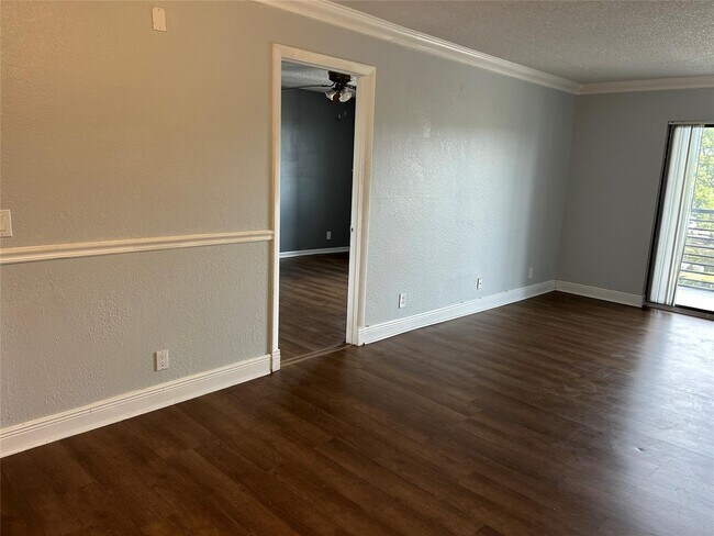 Building Photo - 3700 N Pine Island Rd