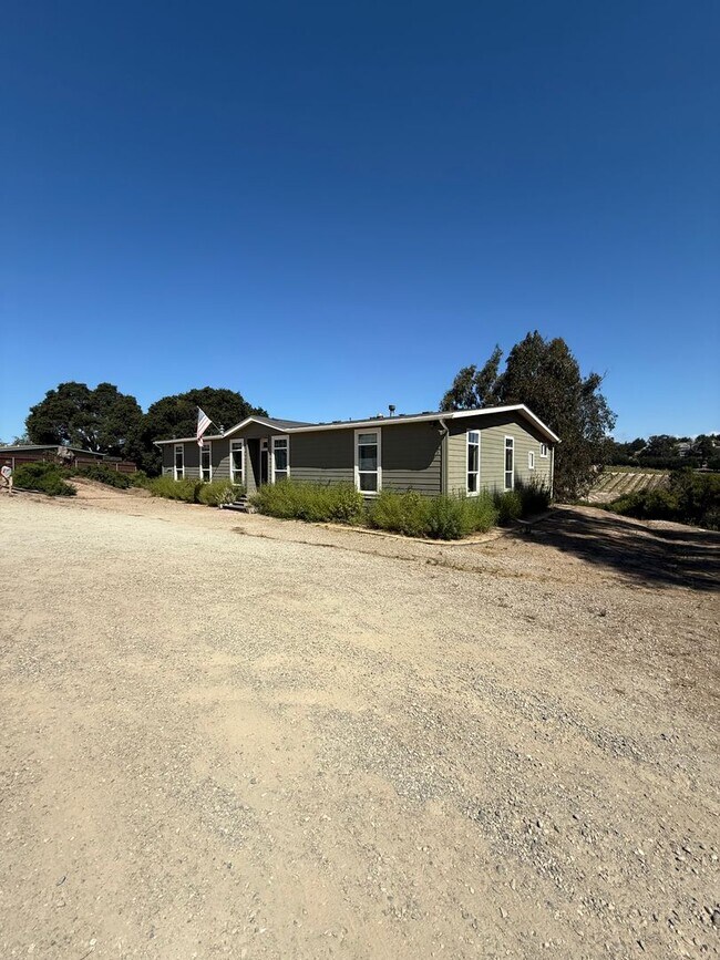 Foto del edificio - BEAUTIFUL 4 BEDROOM 2 BATH HOME IN ARROYO ...