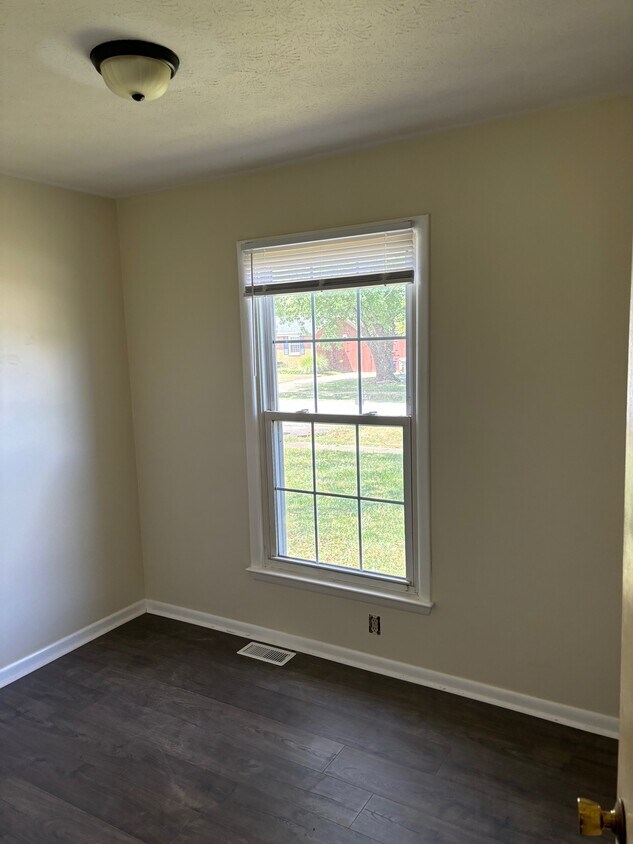 Building Photo - 131 Fern Lea Cir