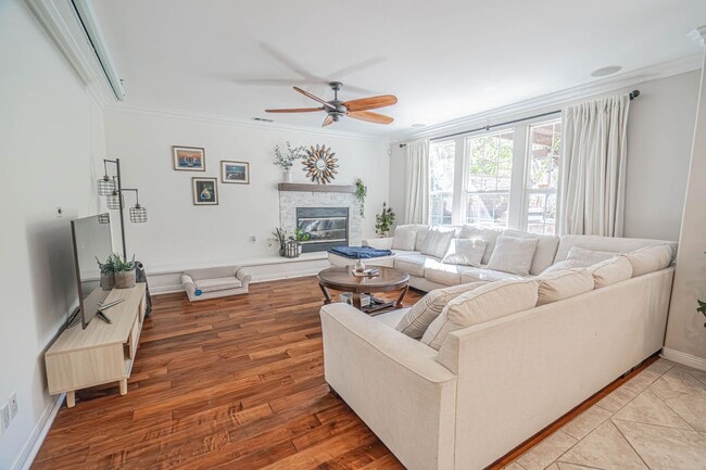 Foto del edificio - Spectacular 5-Bedroom Home with Private Po...