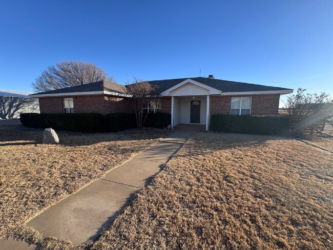Building Photo - Beautiful Home Outside of City Limits!
