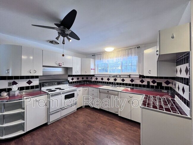 Foto del edificio - 412 S Main St