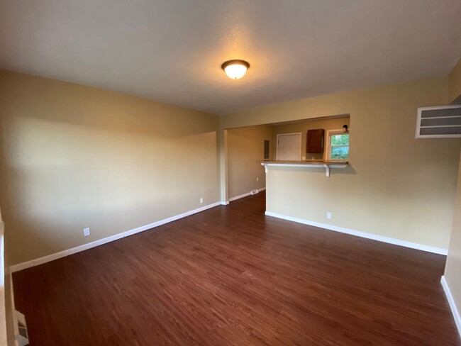Foto del edificio - 1402/1404 Hillcrest Drive